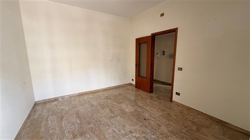 Zona Semi-Centrale, Appartamento di 4 Vani Oltre Accessori, Vano Deposito e Box Auto.